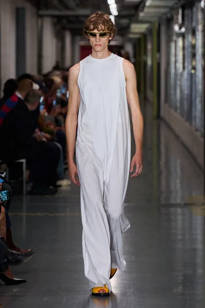 Look 15